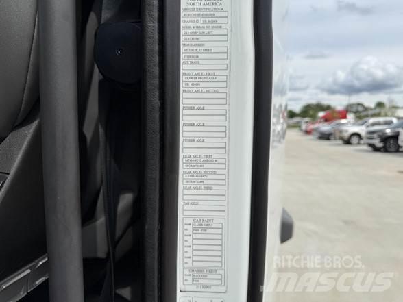 Volvo VNL42860 Truck Tractor Units