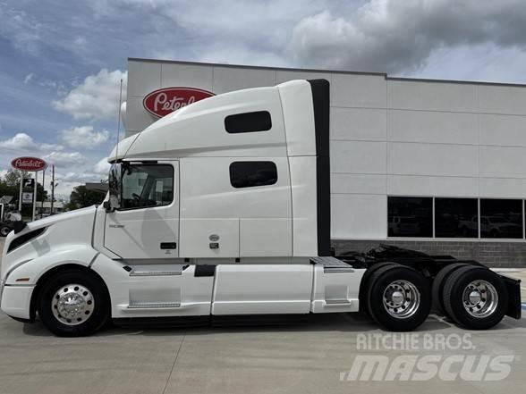 Volvo VNL42860 Truck Tractor Units