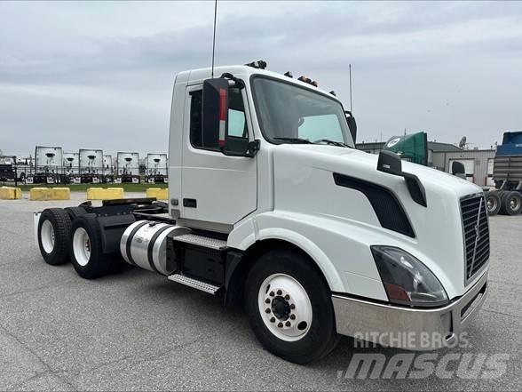 Volvo VNL42T300 Truck Tractor Units