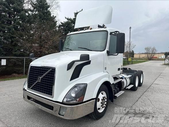 Volvo VNL42T300 Truck Tractor Units