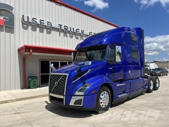 Volvo VNL64T860 Truck Tractor Units