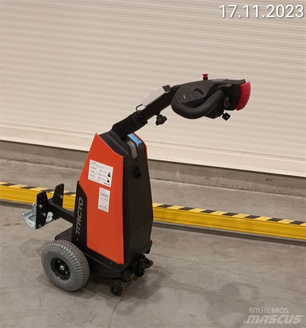 BT TWE120 LI-ION Towing truck