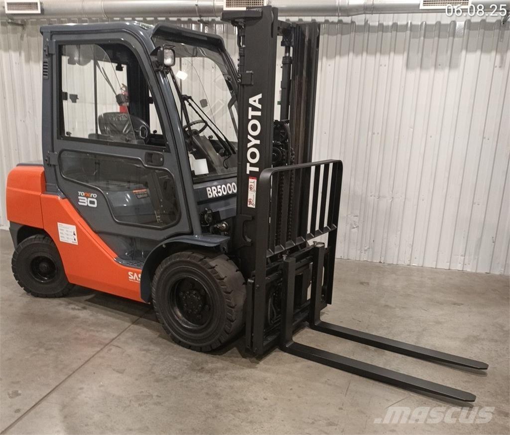 Toyota 02-8FDF30 Diesel trucks
