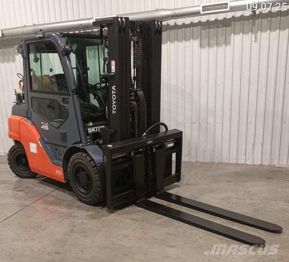 Toyota 8FG40F LPG trucks