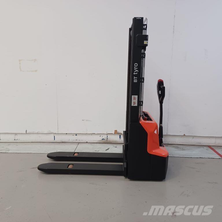 BT SHE100 Hand pallet stackers