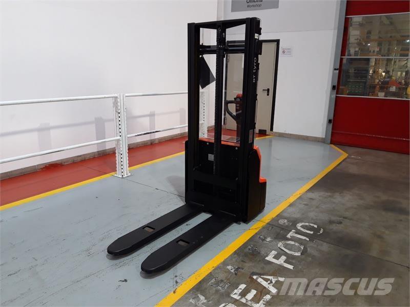 BT SHE100 Hand pallet stackers