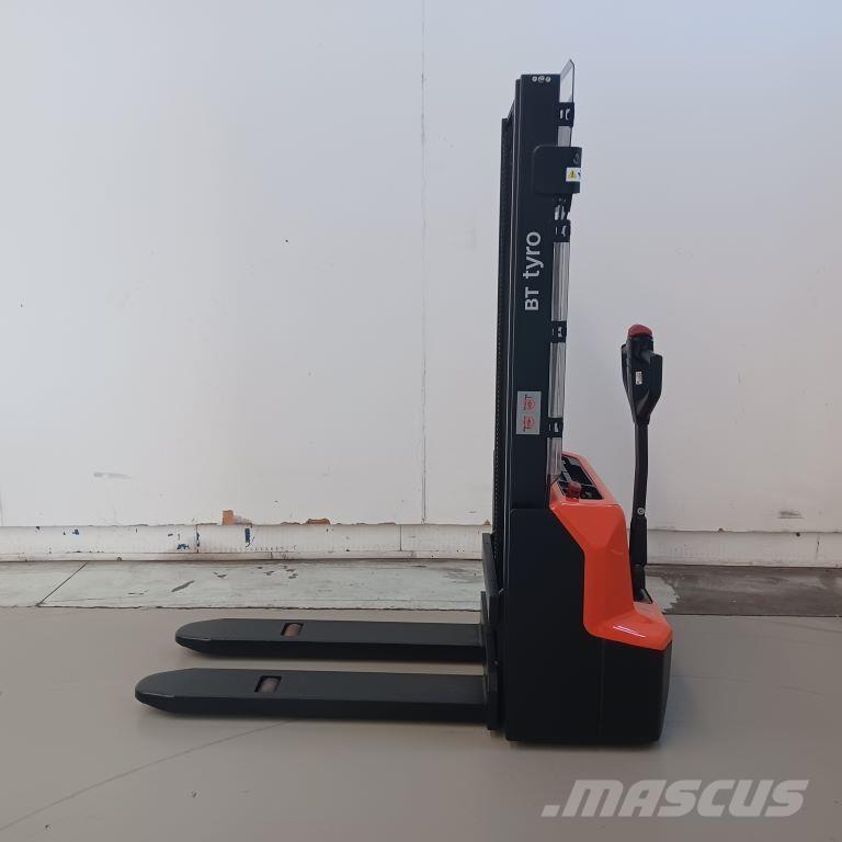 BT SHE100 Hand pallet stackers