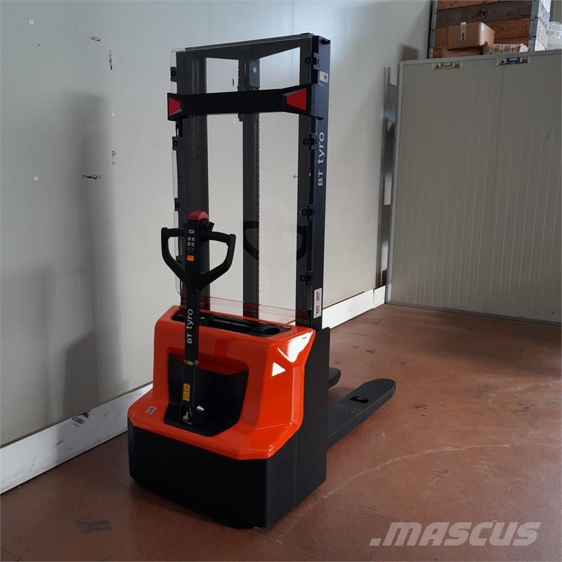 BT SHE100 Hand pallet stackers