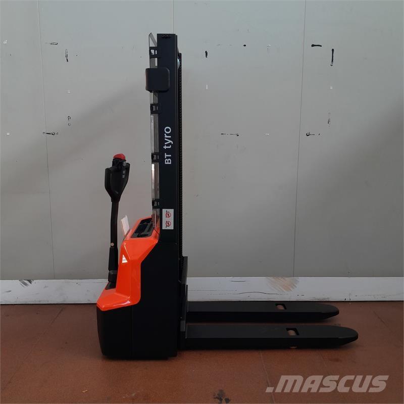 BT SHE100 Hand pallet stackers