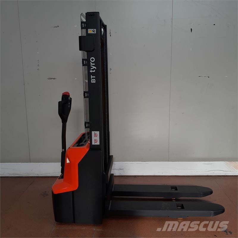 BT SHE100 Hand pallet stackers