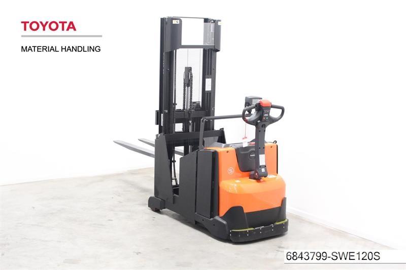 BT SWE120 Pedestrian stacker