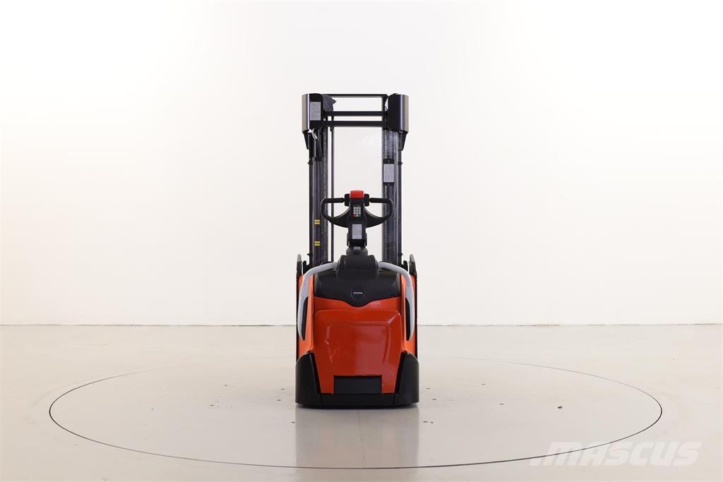 BT SPE140 L Pedestrian stacker