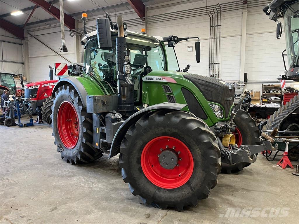 Fendt 724 VARIO S4 Tractors