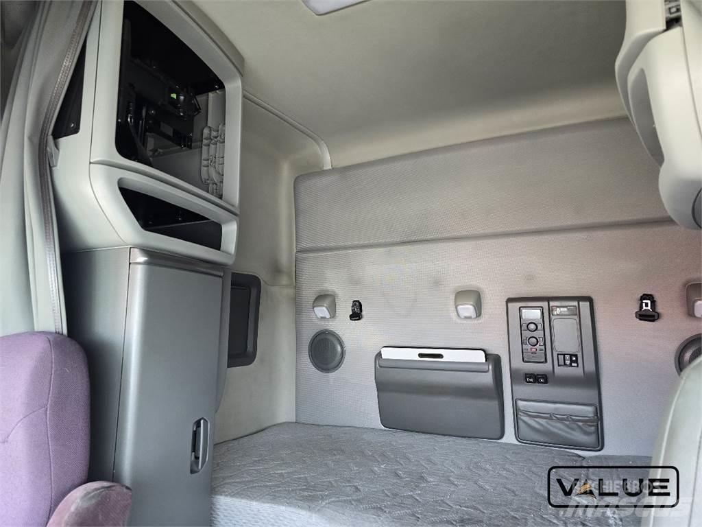 Volvo VNL740 Truck Tractor Units