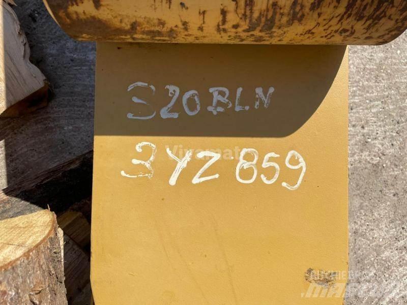 CAT 320 Booms and arms