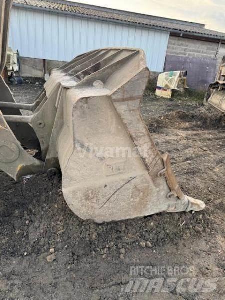 CAT 973C Crawler FEL's