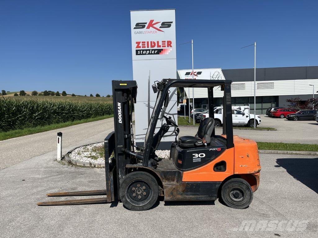 Doosan D30S-5 Diesel trucks