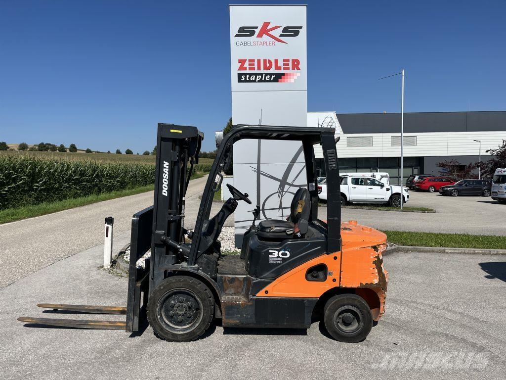 Doosan D30S-7 Diesel trucks