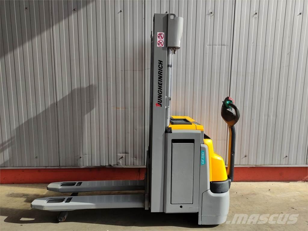 Jungheinrich EJC216z Pedestrian stacker