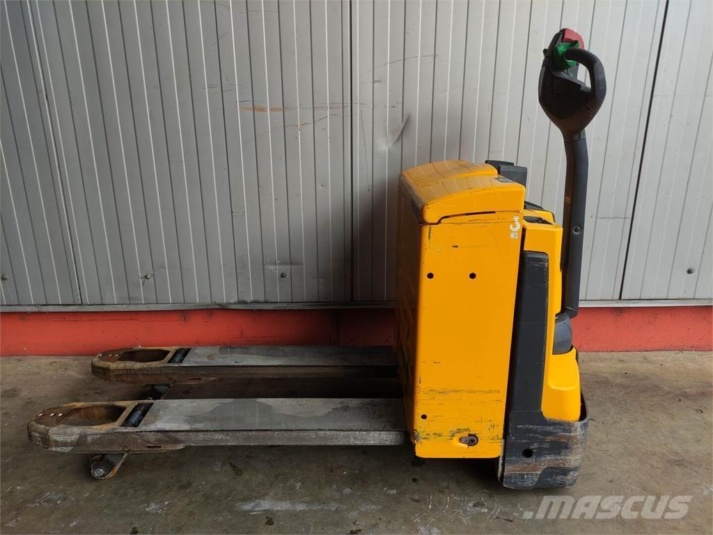 Jungheinrich EJE 120 Low lifter