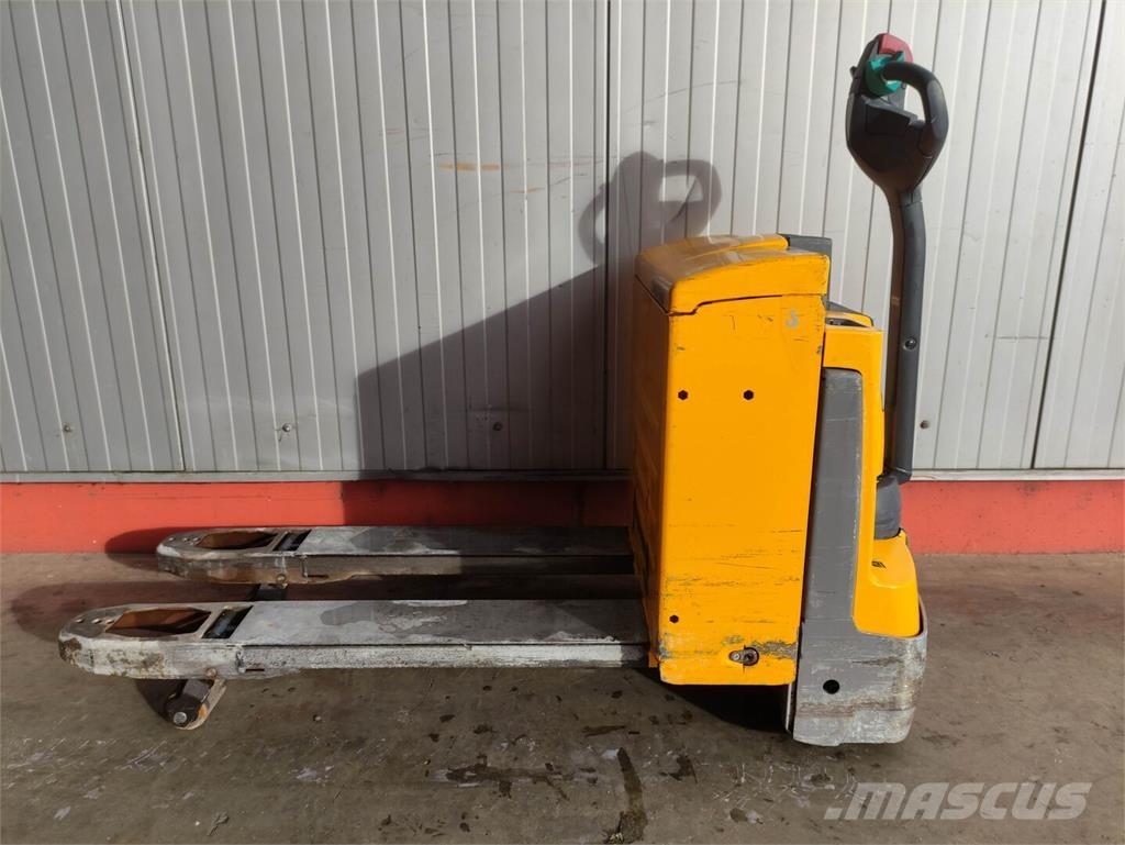 Jungheinrich EJE 120 Low lifter
