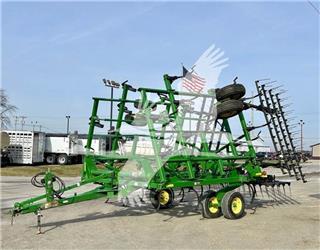 John Deere 2210