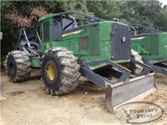 John Deere 748L