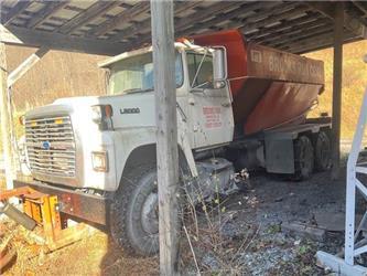 Ford L8000