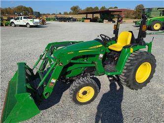 John Deere 3032E