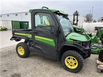 John Deere 835R