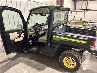 John Deere 835R
