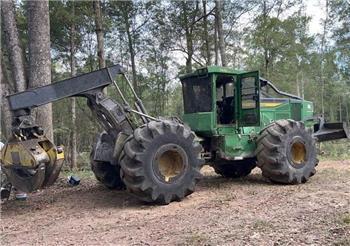 John Deere 748L II