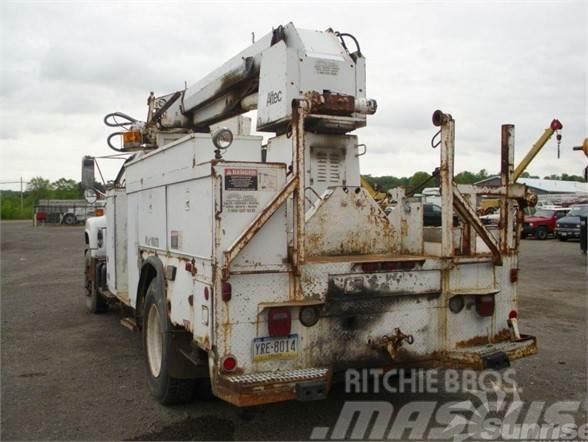 Altec D845B Truck mounted aerial platforms