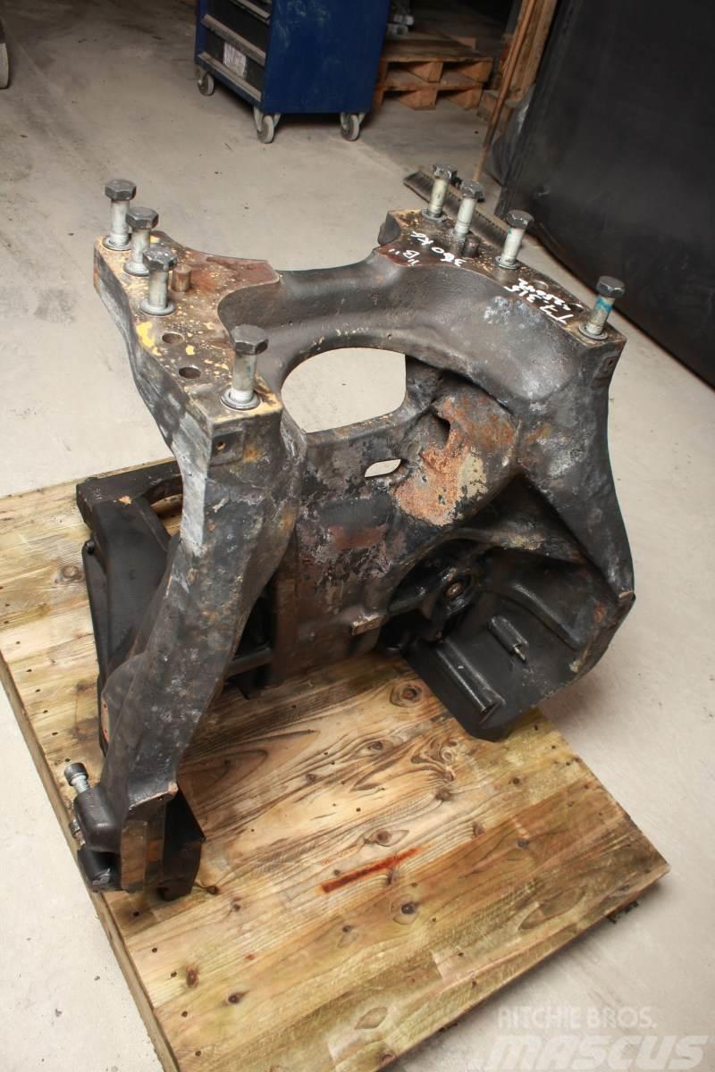 New Holland T7.315 Front axle support Chassis