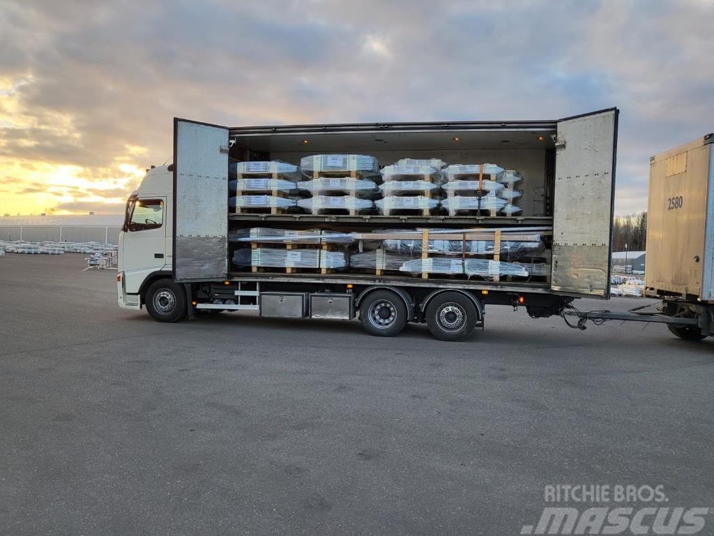 Volvo FH 12 6x2 2-taso lastaus yhdistelmänä Van Body Trucks