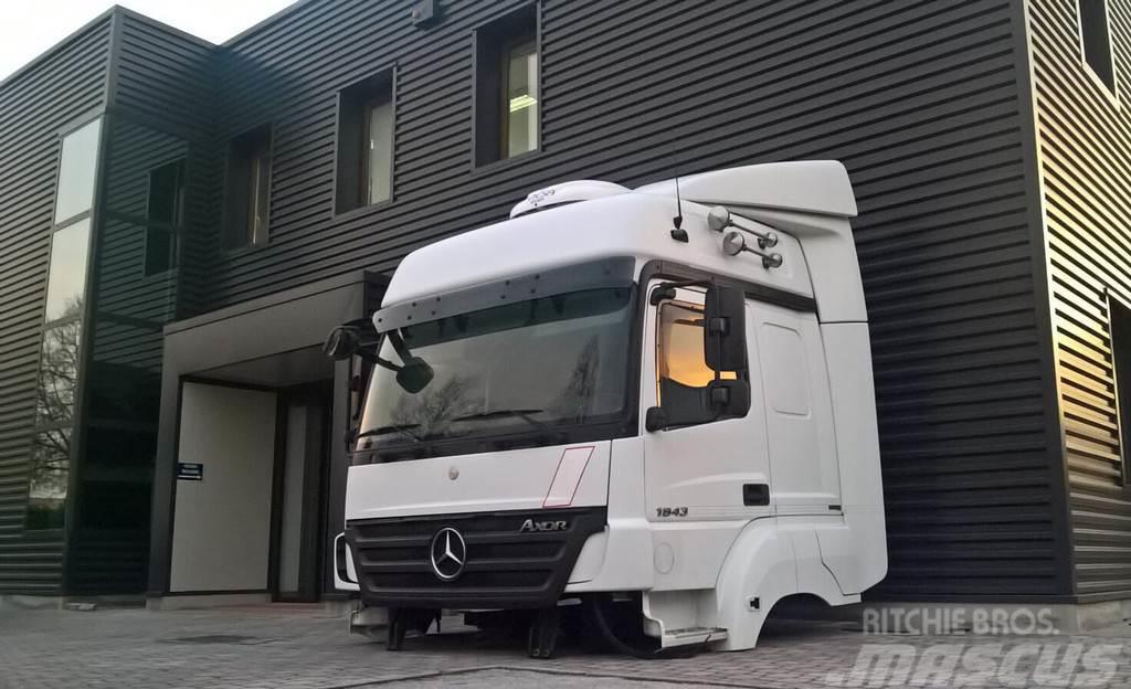 Mercedes-Benz AXOR EURO 5 Cabins and interior