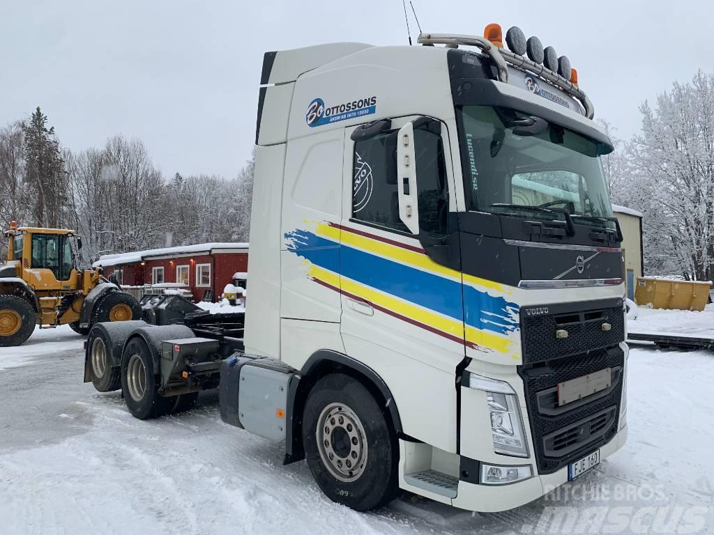 Volvo FH Dragbil med bygeltrailer Truck Tractor Units