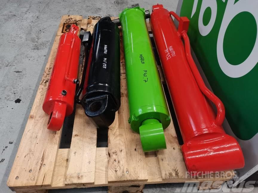 Manitou MLT 733 {discharge piston } Booms and arms