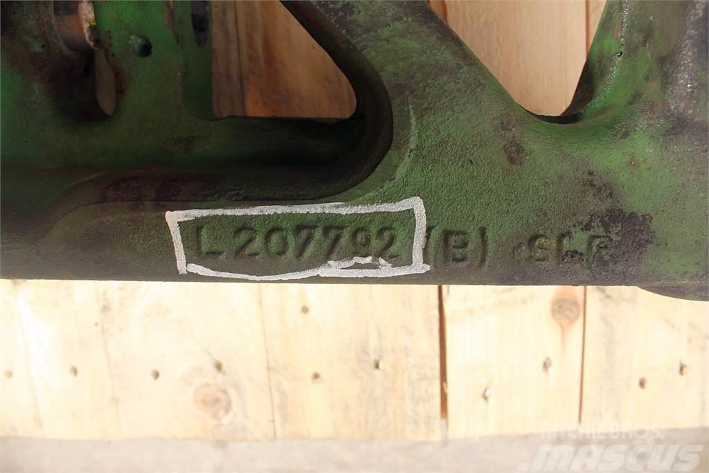 John Deere 6150 R Front axle support Chassis