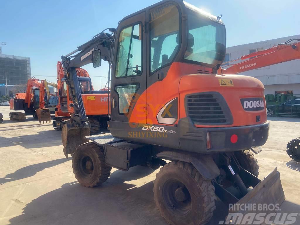 Doosan DX 60 W Mini excavators < 7t