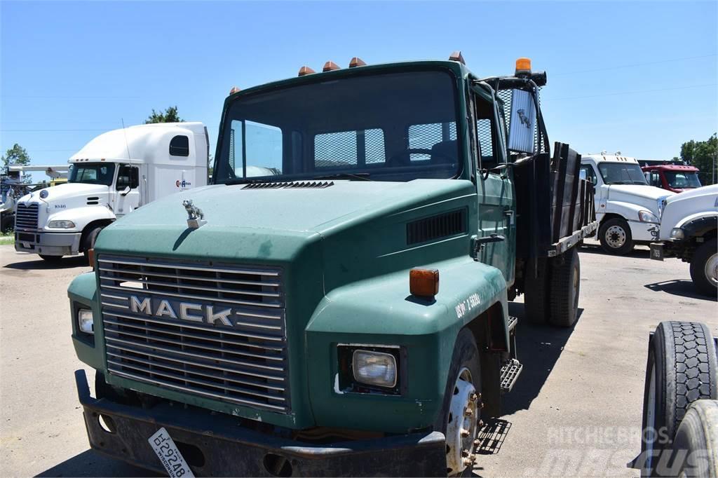Mack MIDLINER CS200 Tipper trucks
