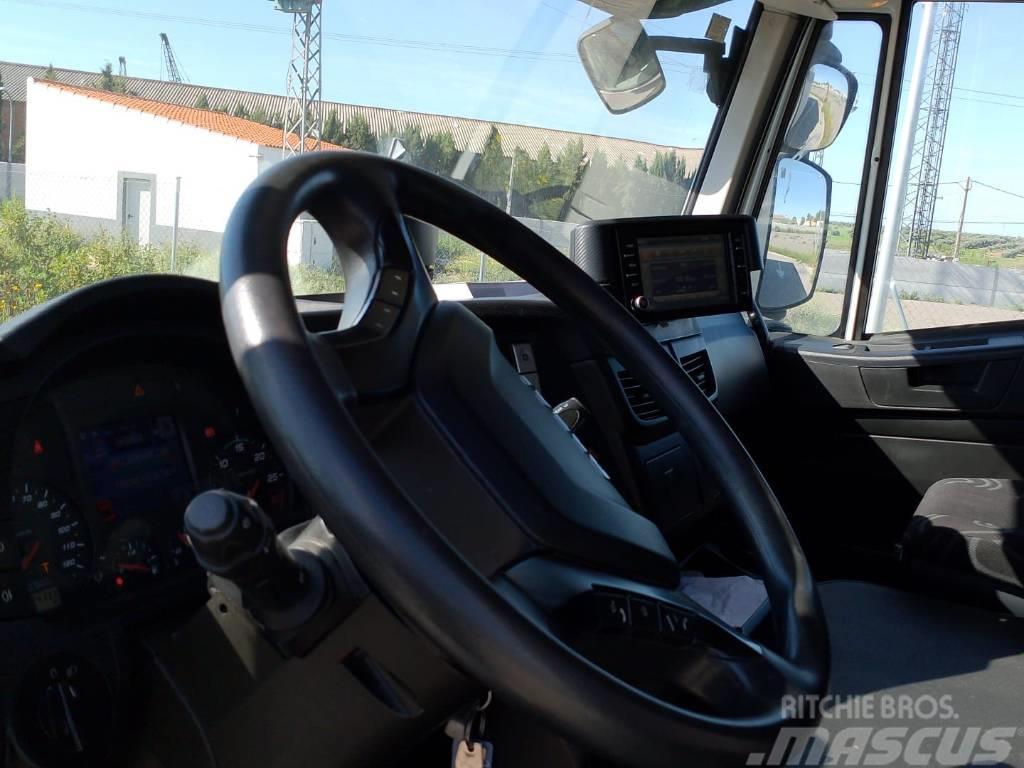 Iveco AD 260SY/PS Temperature controlled trucks
