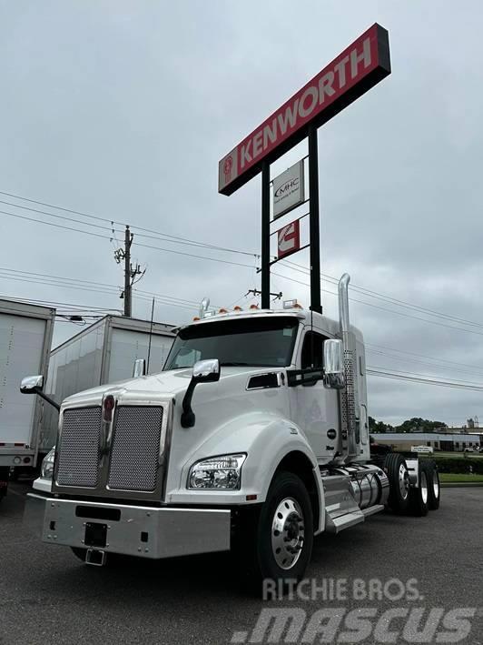 Kenworth T 880S Truck Tractor Units