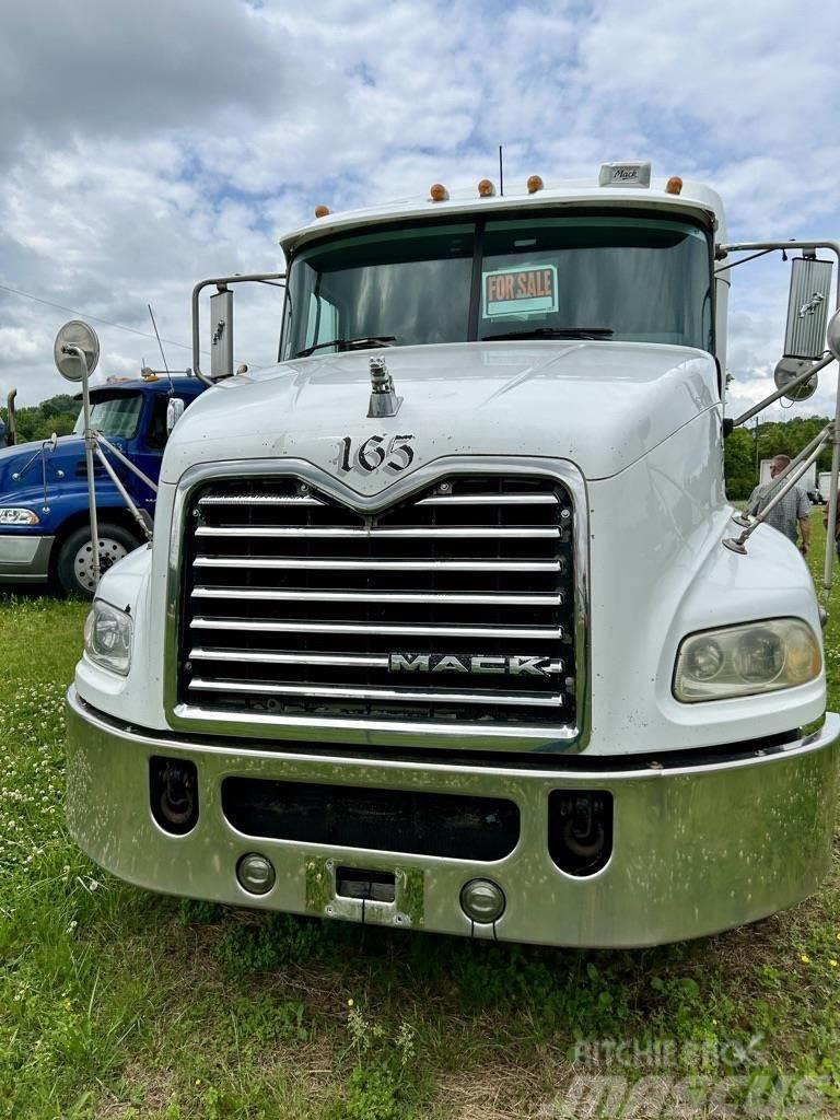 Mack PINNACLE CXU613 Truck Tractor Units