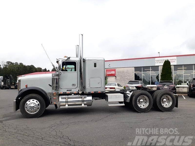 Freightliner FLD120 Classic Truck Tractor Units