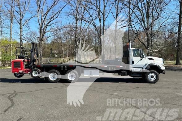 International WORKSTAR 7600 Flatbed/Dropside trucks