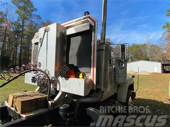 Mack R686ST Truck Tractor Units