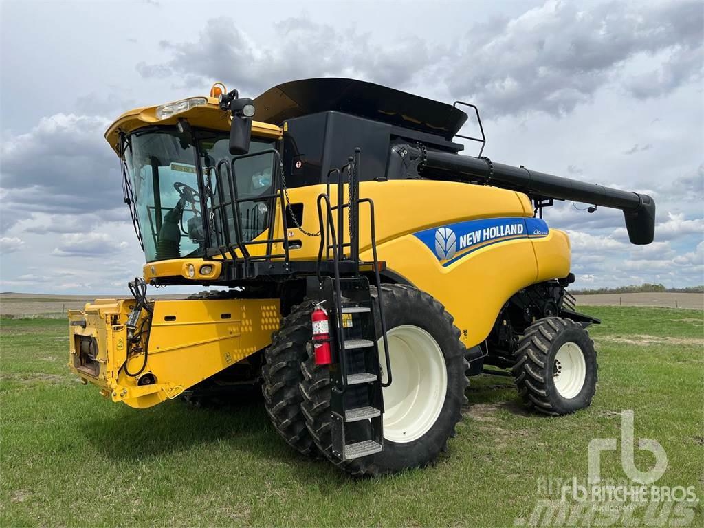 New Holland CR7090 Combine harvesters