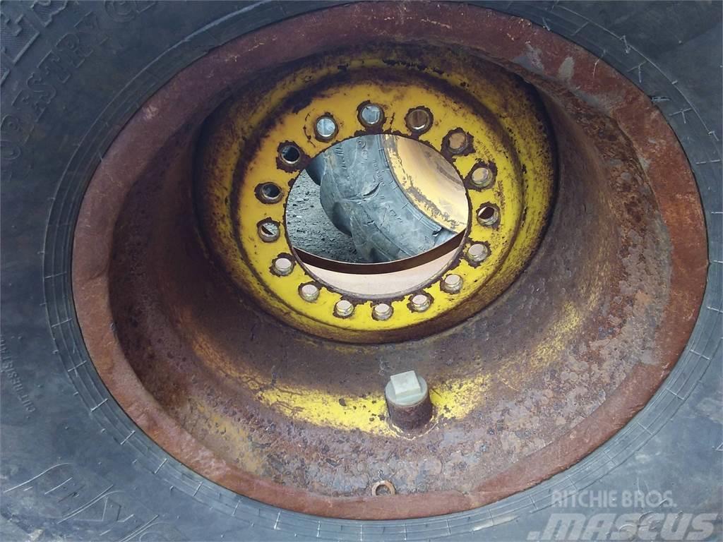 John Deere 1710d 24x26,5 Tyres, wheels and rims