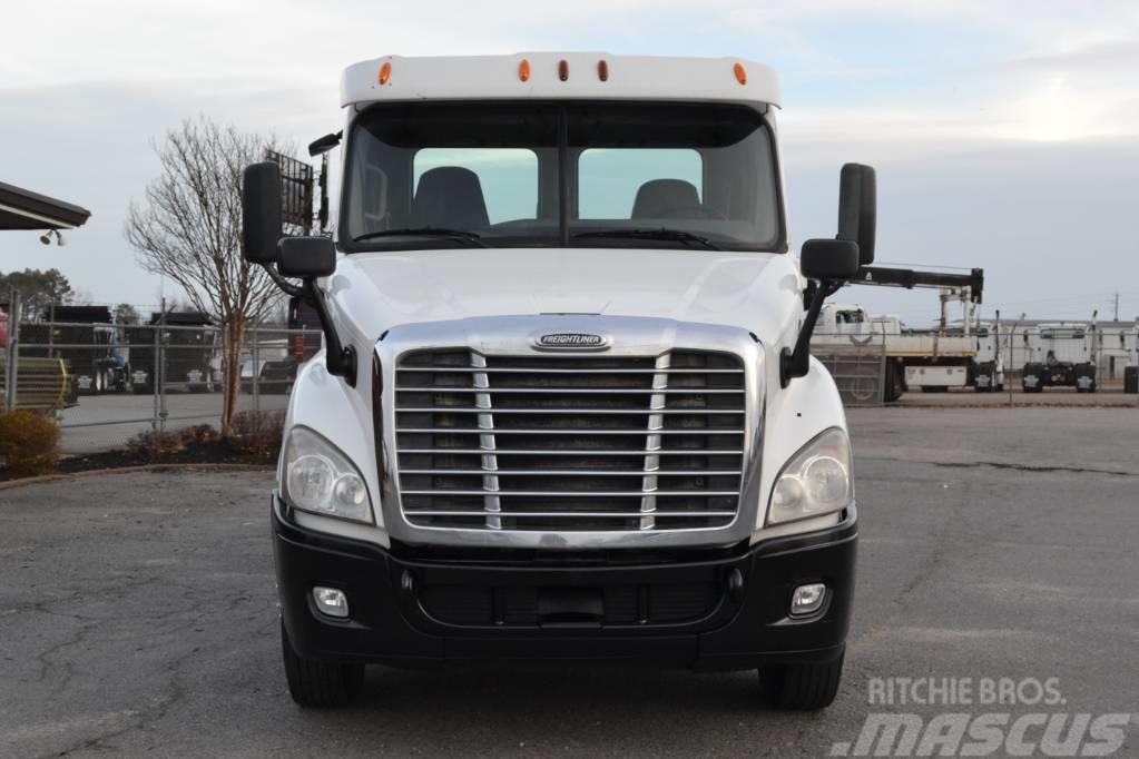 Freightliner Cascadia 113 Truck Tractor Units